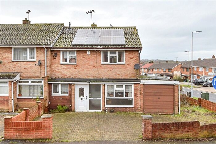 3 Bedroom End Terrace House For Sale In Church Road, Basildon, Essex, SS14