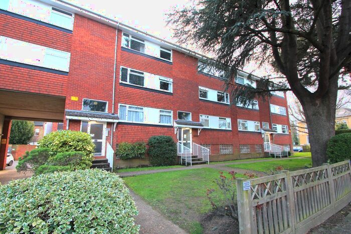 2 Bedroom Flat To Rent In Parklands, Berrylands, Surbiton, KT5