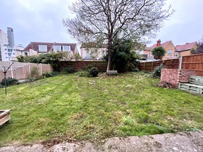 2 Bedroom Apartment To Rent In Cobham Road, Westcliff-on-Sea, SS0