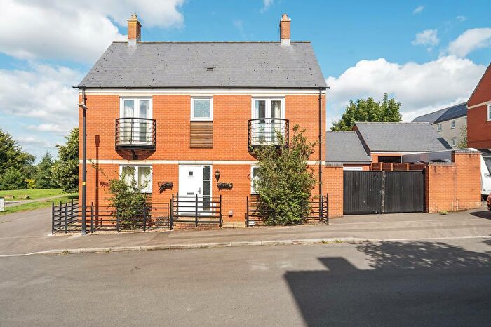 4 Bedroom Detached House To Rent In Withering Road, Swindon, SN1