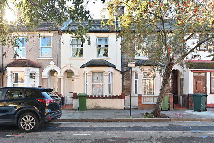 3 Bedroom Terraced House To Rent In Canning Town, West Ham, London, E16