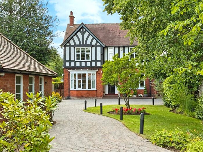 4 Bedroom Detached House For Sale In Beverley Road, Anlaby, HU10