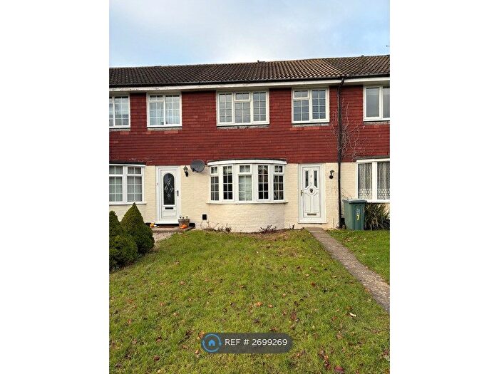 3 Bedroom Terraced House To Rent In Greenway Walk, Buckingham, MK18