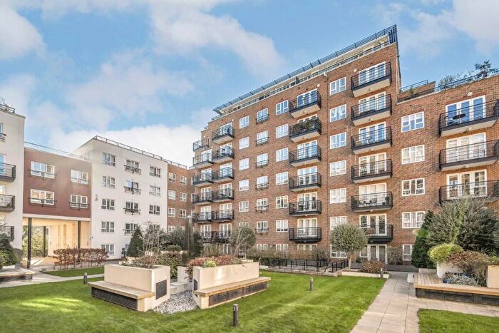 2 Bedroom Flat To Rent In Royal Quarter, Kingston Upon Thames, KT2