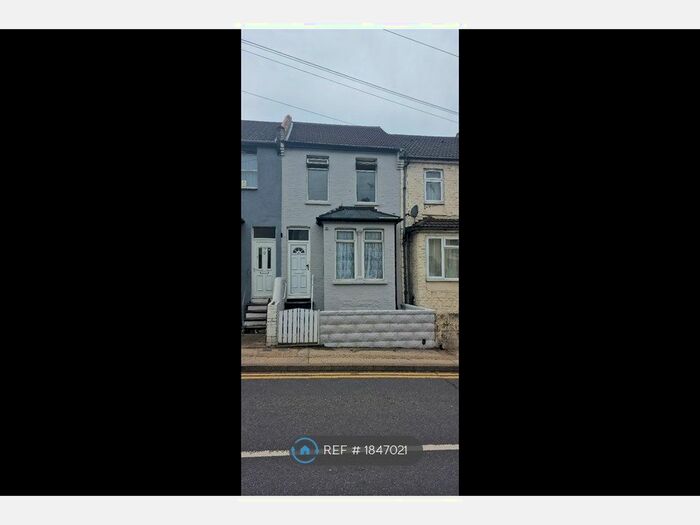 3 Bedroom Terraced House To Rent In Barnsole Road, Gillingham, ME7