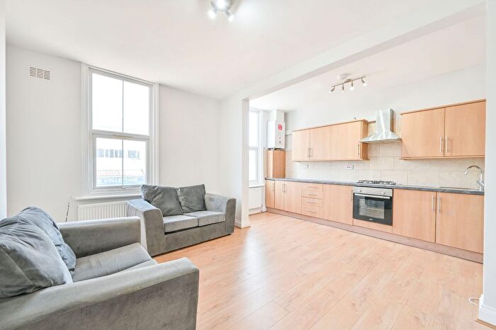 2 Bedroom Flat To Rent In Uxbridge Road, Shepherd's Bush, London, W12