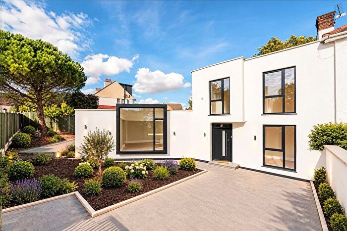 4 Bedroom Property For Sale In Ravensbourne Park, Honor Oak, SE6