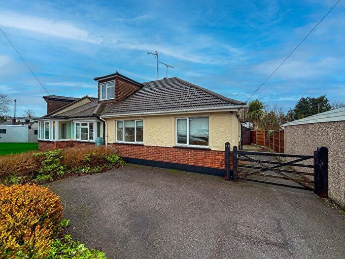 3 Bedroom Bungalow For Sale In Catherine Close, Pilgrims Hatch, CM15