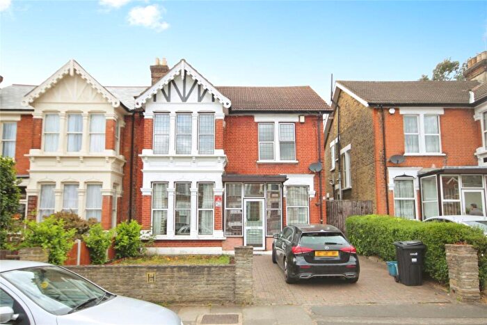 4 Bedroom Semi-Detached House To Rent In Seymour Gardens, Ilford, IG1