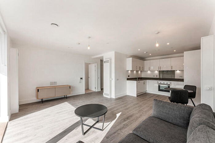 1 Bedroom Apartment To Rent In Fortunes Dock, Canning Town London, E16
