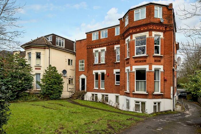 2 Bedroom Flat To Rent In Beulah Hill London, SE19