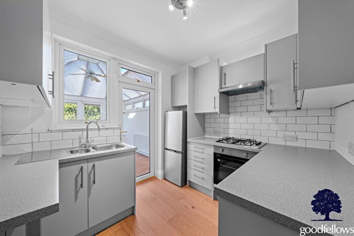 2 Bedroom Detached House To Rent In Edward Avenue, Morden, SM4