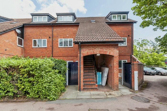 2 Bedroom Flat To Rent In Penrith Close, Uxbridge, UB8