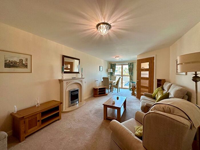 1 Bedroom Flat For Sale In East Street, Newton Abbot, TQ12