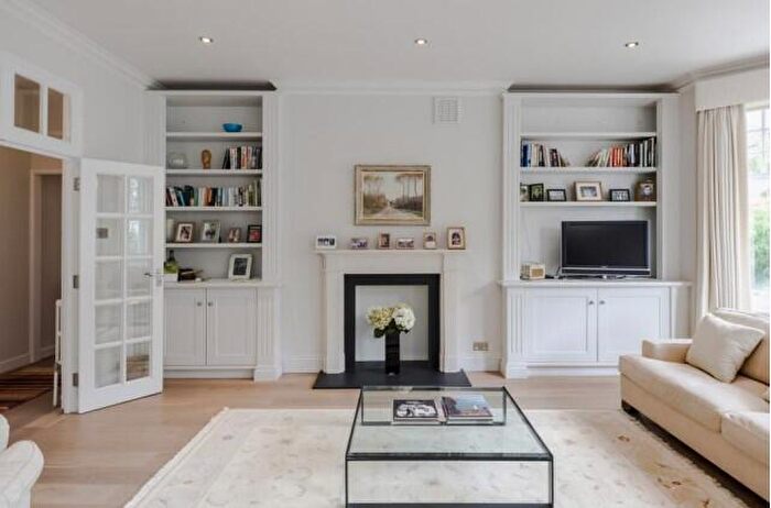 4 Bedroom Flat To Rent In Elm Park Gardens, SW10