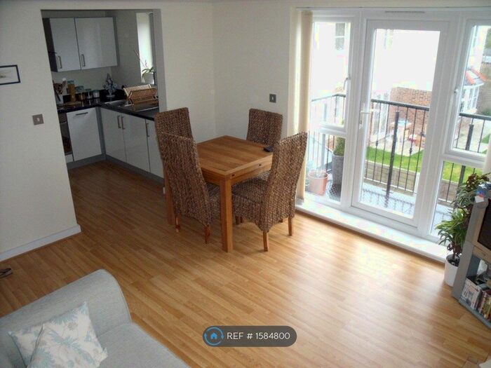 1 Bedroom Flat To Rent In Crest Court, Poole, BH15