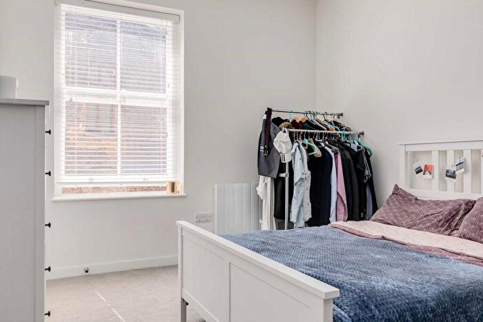 1 Bedroom Flat To Rent In Amhurst Road, London, E8