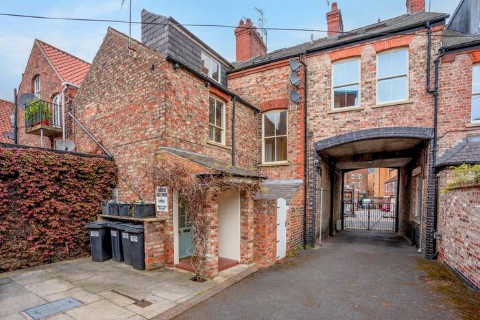 2 Bedroom Flat To Rent In Flat, Walmgate, York, YO1