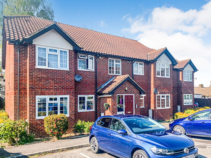 2 Bedroom Flat To Rent In Imran Court, Aldershot, GU12
