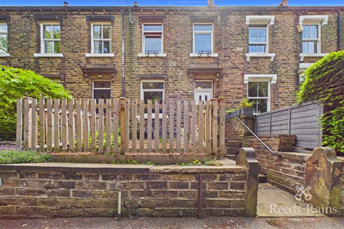 3 Bedroom Terraced House For Sale In Spa Wood Top, Newsome, Huddersfield, West Yorkshire, HD4