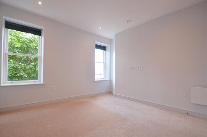 2 Bedroom Apartment To Rent In Benhill Avenue, Sutton, SM1