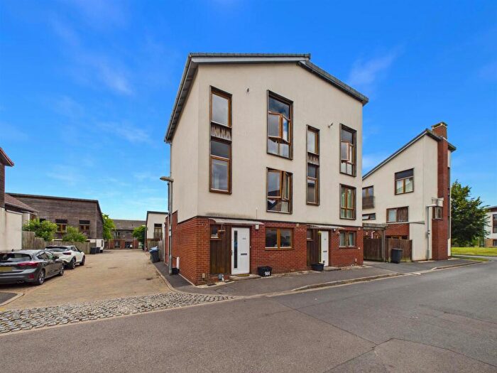 4 Bedroom Semi-Detached House For Sale In Great Mead, Chippenham, SN15