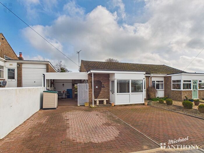 2 Bedroom Bungalow For Sale In Denham View, Granborough, MK18