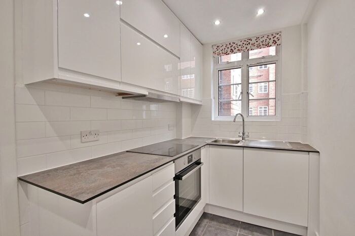 1 Bedroom Flat To Rent In Latymer Court, Hammersmith Road, Hammersmith, W6