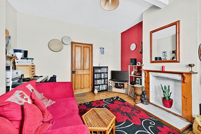 2 Bedroom End Of Terrace House For Sale In Monarch Road, Northampton, NN2