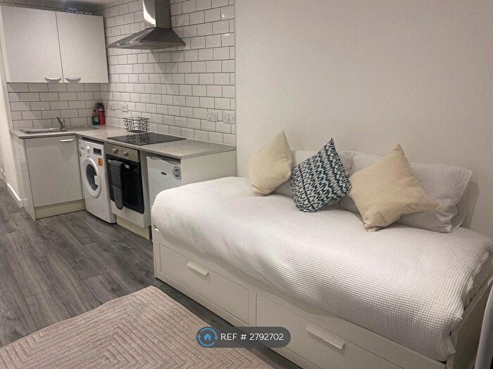 Studio To Rent In Holcombe Road, Rochester, ME1