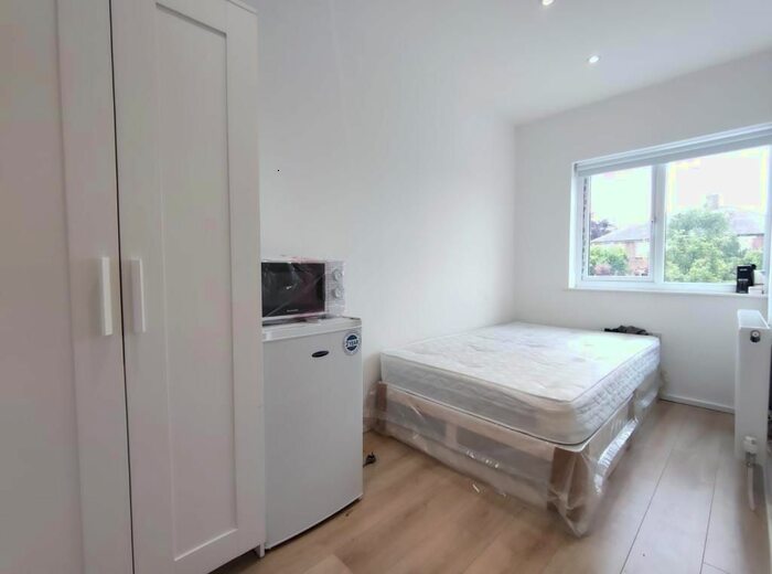 1 Bedroom Property To Rent In Barr Road, Potters Bar, EN6