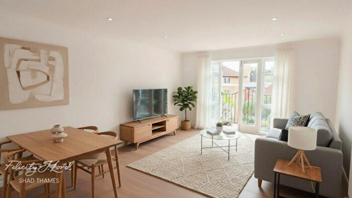 3 Bedroom Flat To Rent In Southwark Park Road, London, SE16
