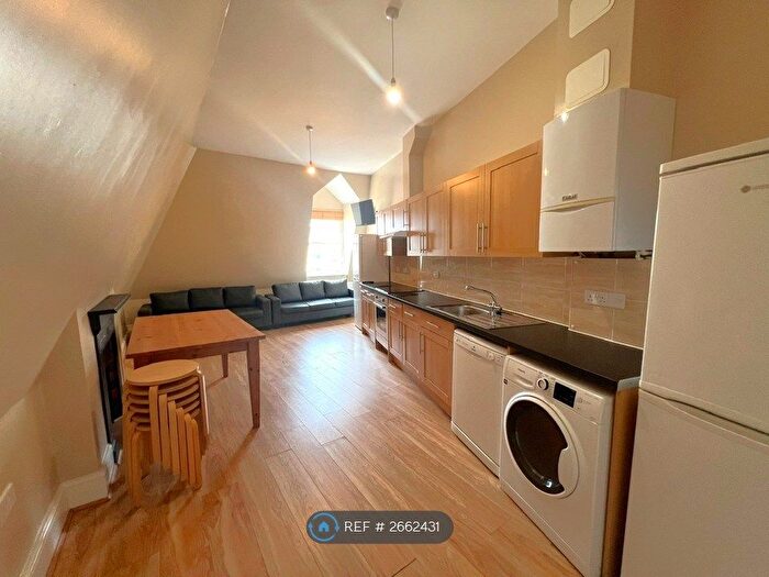 6 Bedroom Flat To Rent In Royal York Crescent, Bristol, BS8