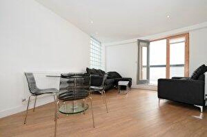 3 Bedroom Flat To Rent In Green Lanes, London, N13