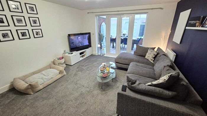 4 Bedroom Terraced House To Rent In Walsh Road, Bramley, Tadley, RG26