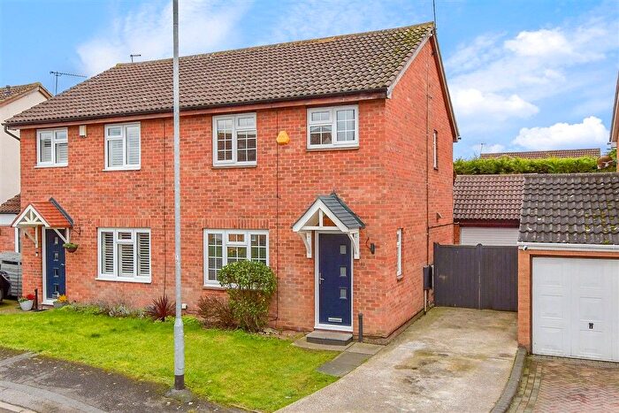 3 Bedroom Semi-Detached House For Sale In Pebmarsh Drive, Wick Meadows, Wickford, Essex, SS12