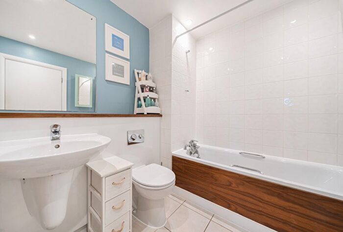 2 Bedroom Flat For Sale In Chapter Way, London, SW19
