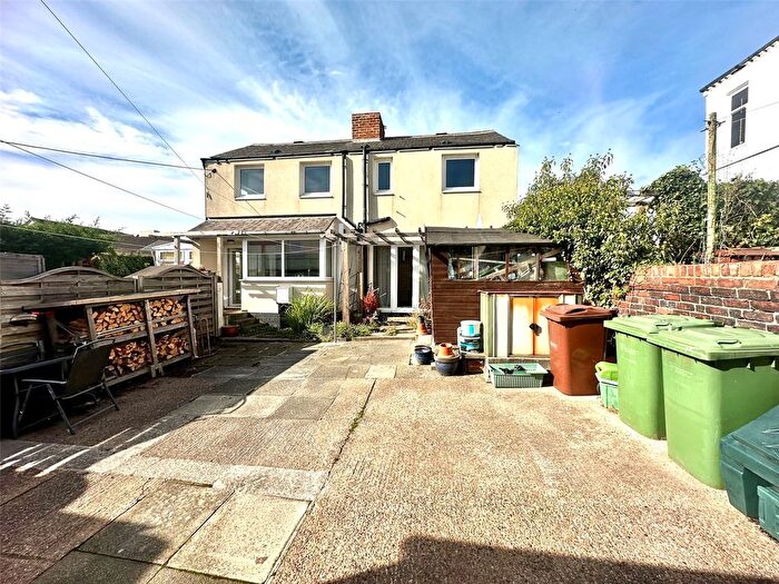 2 Bedroom Detached House For Sale In Cliff Road, Crigglestone, Wakefield, West Yorkshire, WF4