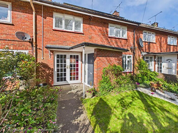 3 Bedroom Terraced House For Sale In Ridgeside, Crawley, RH10