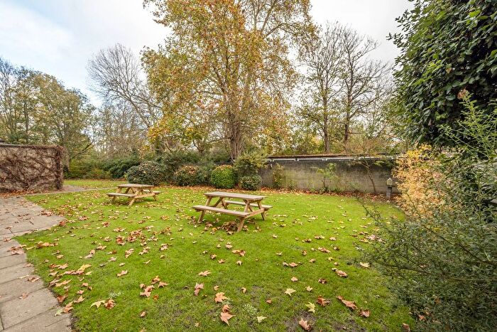 2 Bedroom Flat For Sale In Carlton Drive, East Putney, London, SW15