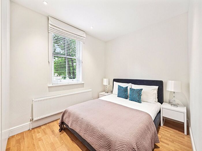 3 Bedroom Flat To Rent In Hamlet Gardens, King Street, W6
