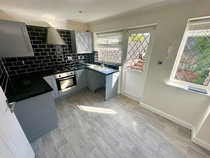 2 Bedroom House To Rent In Oakway, Birkenshaw, BD11