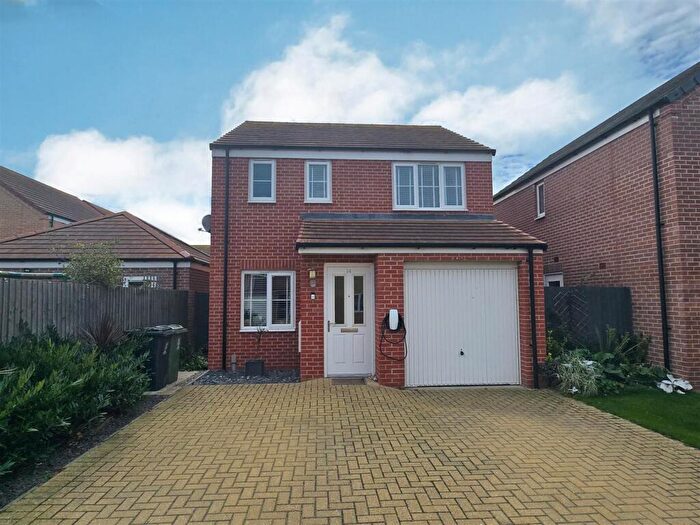 3 Bedroom Detached House For Sale In Breeze Close, Bradwell, NR31