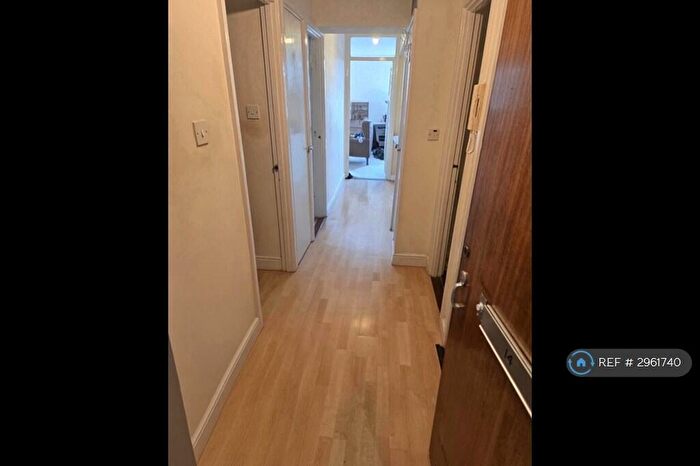 2 Bedroom Flat To Rent In Turnpike Link, Croydon, CR0