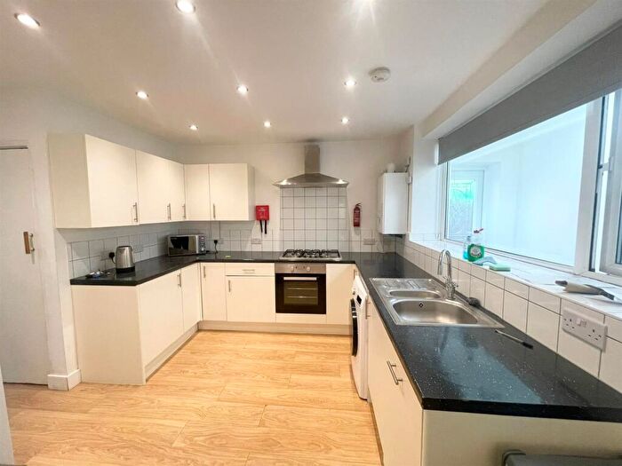 6 Bedroom Detached House To Rent In **£pppw Excl Bills** Queens Road East, Beeston, NG9