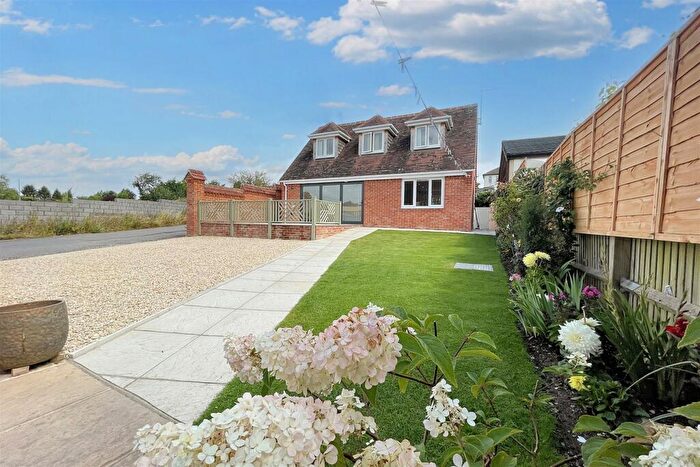 4 Bedroom Detached House For Sale In South Newton, SP2