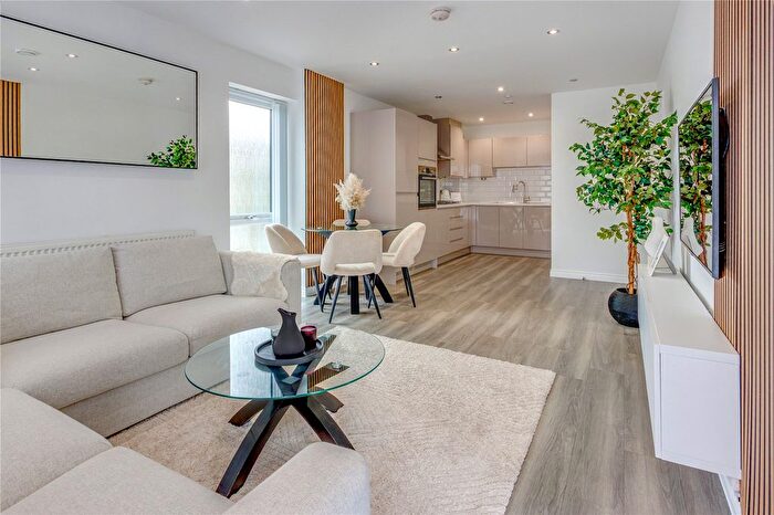 2 Bedroom Flat For Sale In Elstree Way, Borehamwood, Hertfordshire, WD6