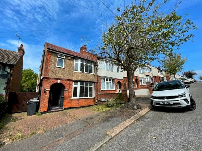 Semi-Detached House To Rent In Mountfield Road, Luton, LU2