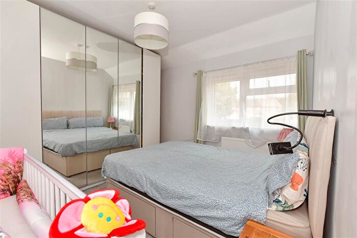 3 Bedroom Terraced House For Sale In Hilldene Avenue, Romford, Essex, RM3