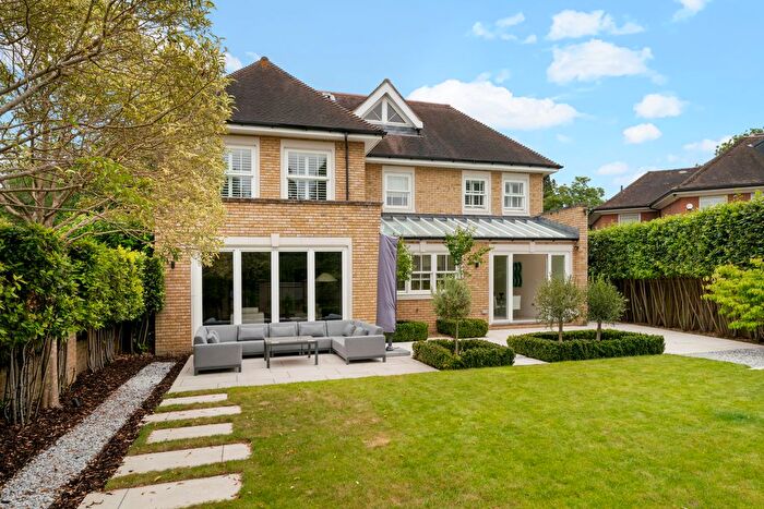 5 Bedroom Detached House To Rent In Gainsborough Place, Cobham, Surrey, KT11